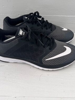 Nike Shoe FS Lite Run 3  Womens 7.5 Athletic Black White 807145-001